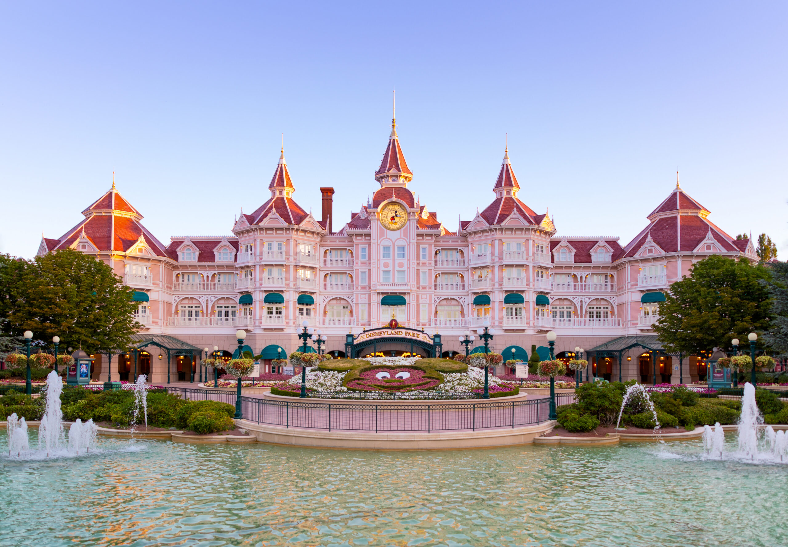 Disneyland Paris heropent vandaag het iconische Disneyland Hotel na een volledige transformatie