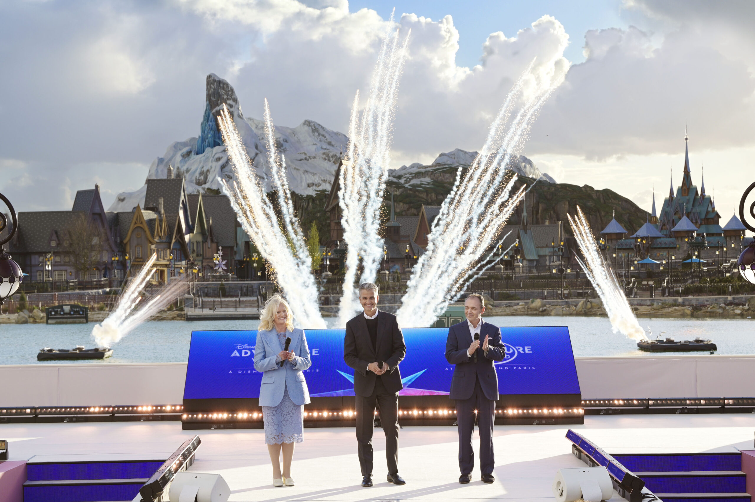 Nederlandse en internationale bekende sterren aanwezig bij de opening van World of Frozen in Disney Adventure World, het vernieuwde tweede park van Disneyland Paris